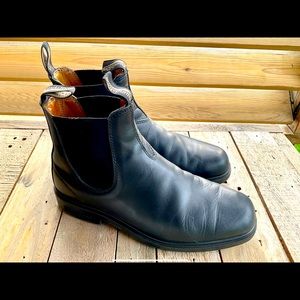 Black blundstone boots